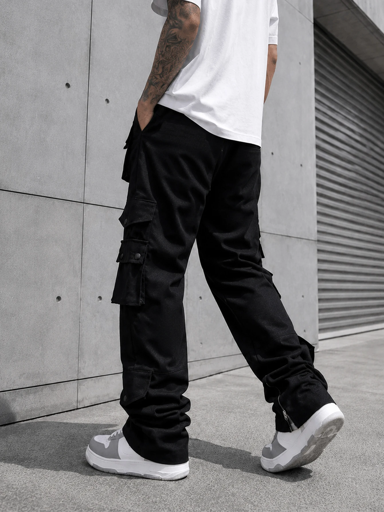 Herren Cargo-Hose mit mehreren Taschen, lockerer Passform, geradem Bein und Reißverschluss am Saum, lässige Streetwear-Utility-Hose – Detail 3