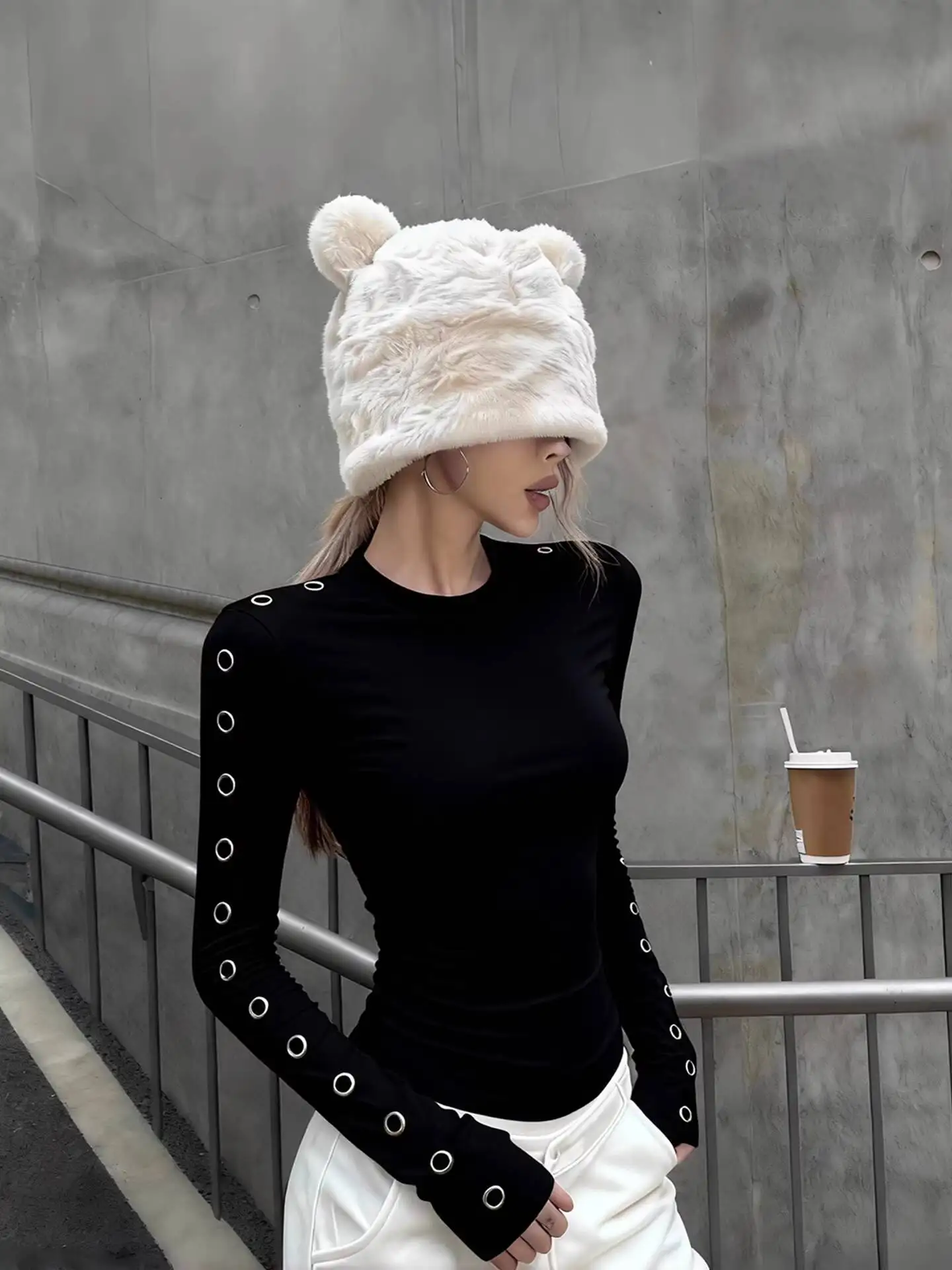 

2026 Spring Women's American Retro Black Metal Ring Cutout Long Sleeve T Shirt Design Sense Slimming Hot Girl Top