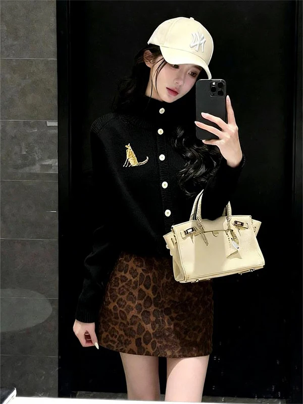 

Three-Color Knitted Set Women's Long Sleeve Cartoon Top Leopard Print Skirt Two-Piece Suit Spring Fashion Casual Wear