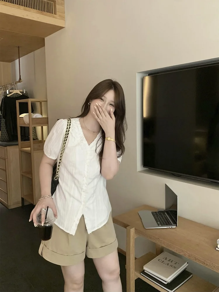 

Chic Cotton irt for Plump Women with Lace Design Loose Fit V-Ne ort Sve Casual Ele Sle Summer Collection