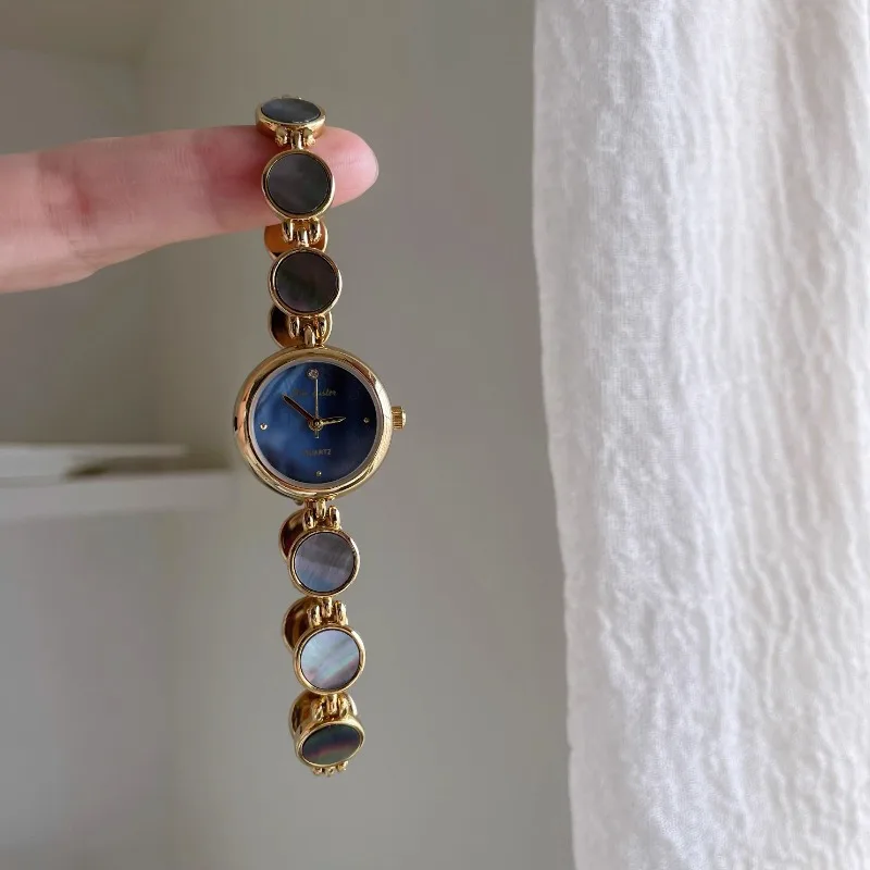 Simple Fritillary Small Disc Bracelet Watch Retro Quartz Ladies Exquisite Watch
