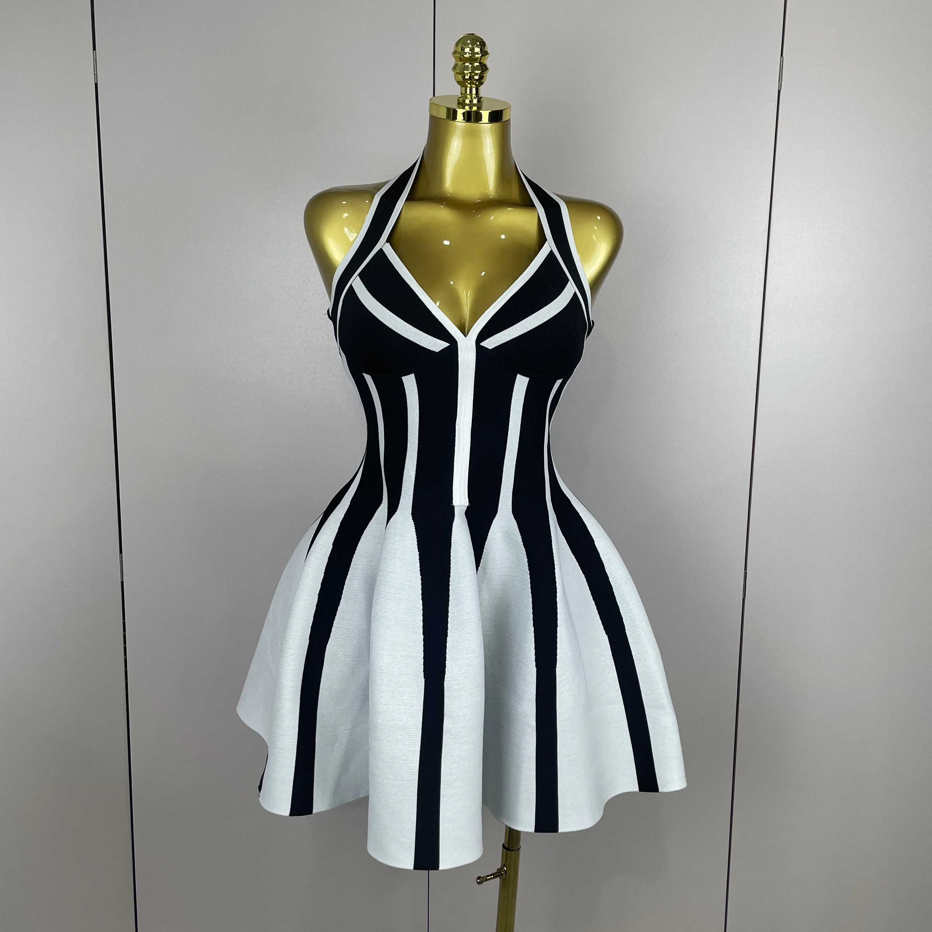 Sexy Backless Zwart Wit Strepen Halter Bandage Een Lijn Korte Jurk 2025 Vrouwen Celebrity Elegante Avondfeest Vakantie Club Jurk - afbeelding 2