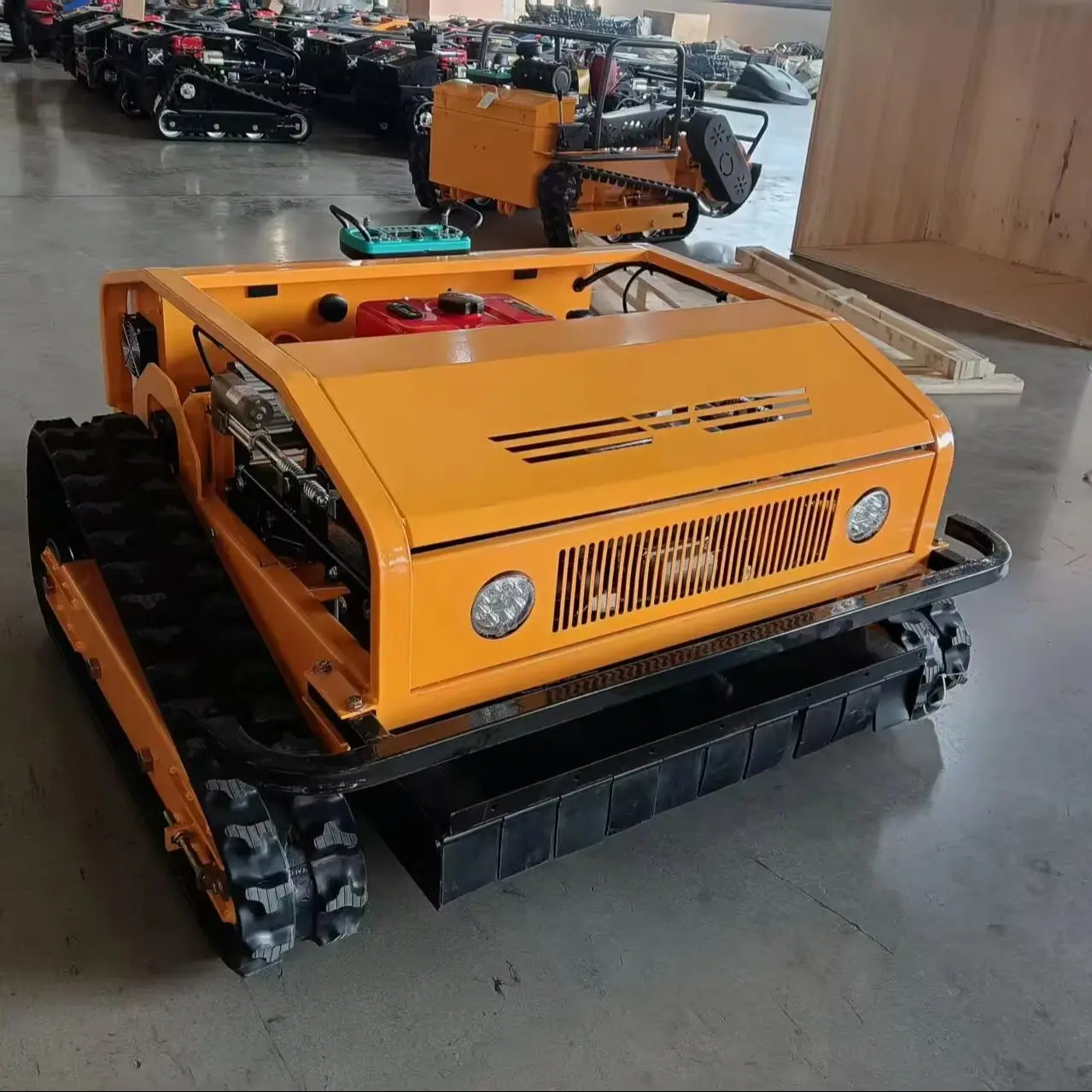 

Газонокосилка с дистанционным управлением, настраиваемыми цветами, оснащенная бесщеточным двигателем мощностью 23 л.с., подходит для ухода за садом, с возможностью индивидуальной настройки.