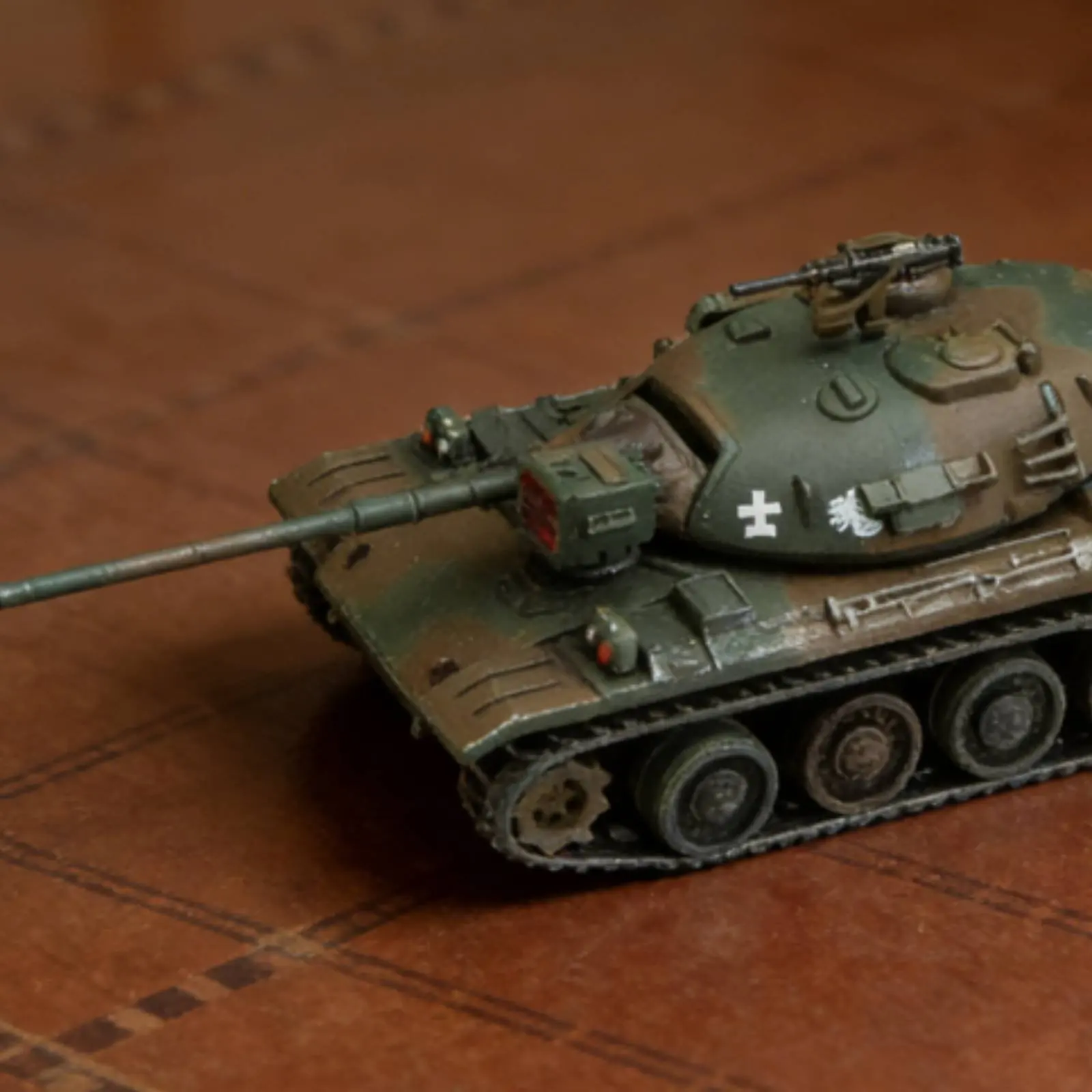 

1/87 Scale Armored Vehicle Model Rotating Turret Motorized Armored Vehicle Toy Miniature Armored Vehicle Simulated Track