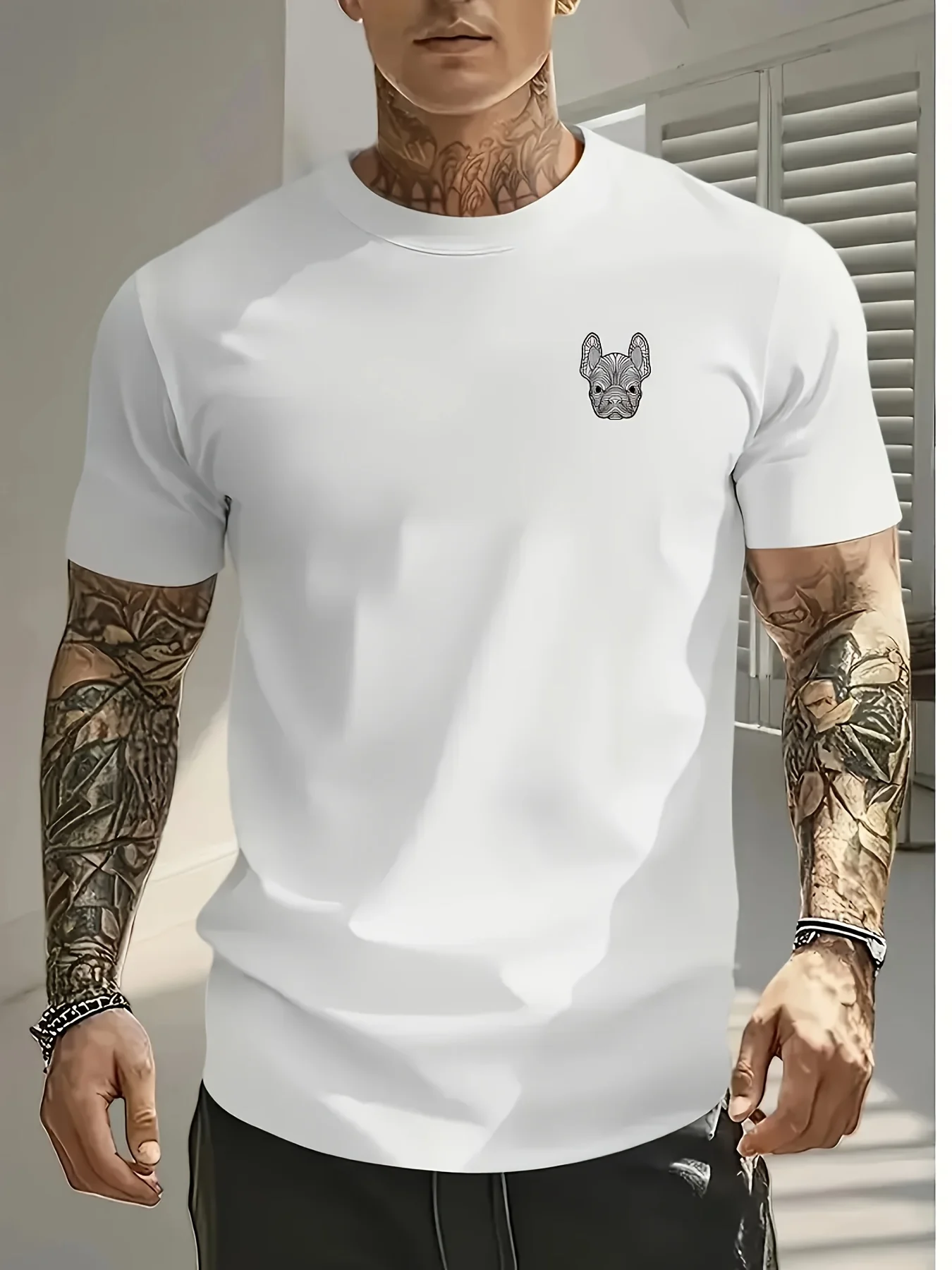 Minimalistisches T-Shirt mit französischer Bulldoggen-Brustgrafik für Herren, atmungsaktiv, 100 % Baumwolle, perfekt für den Sommer, Streetwear, trendig, zurückhaltend, lässig – Detail 2