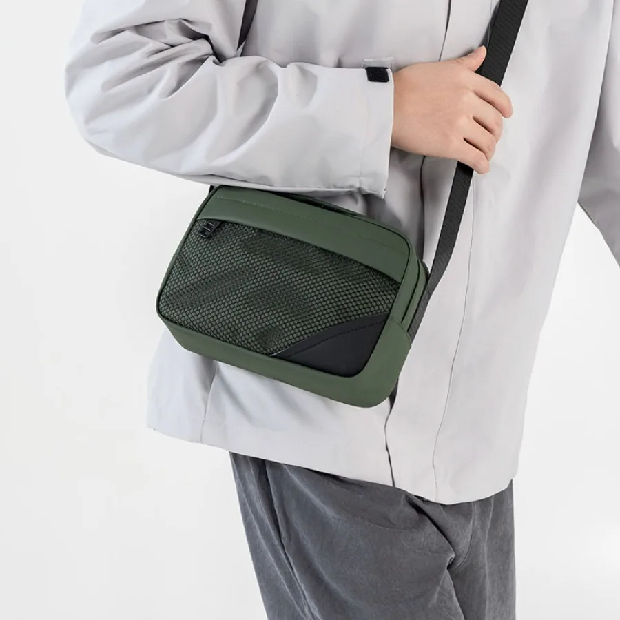 

New fashionable lightweight Oxford crossbody bag Horizontal casual trendy stylish commuting men's single shoulder small backpack