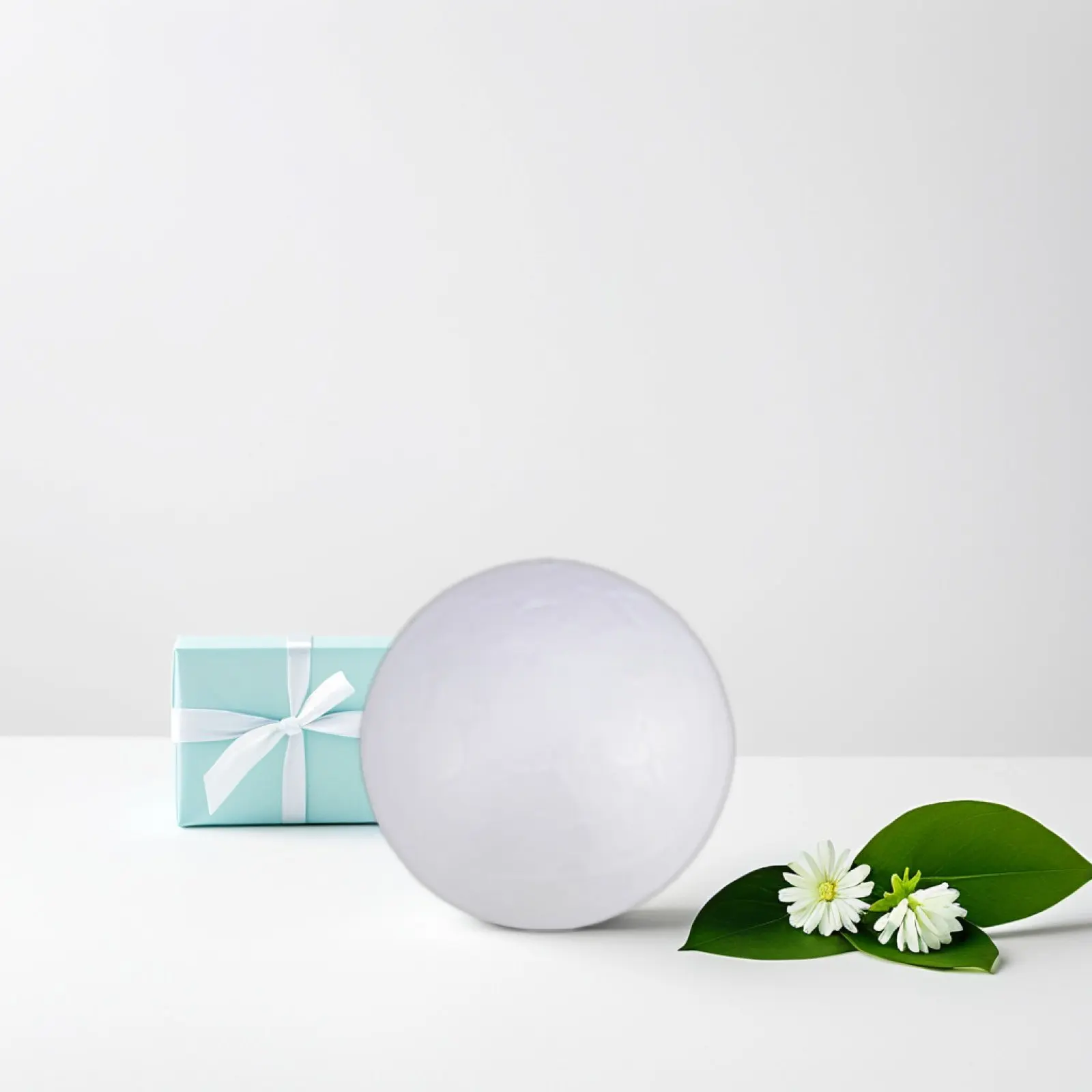 

240Pcs Polystyrene Solid Round Spheres White Balls Wedding Decoration Craft DIY Paintable Balls for Party Ornaments Holiday