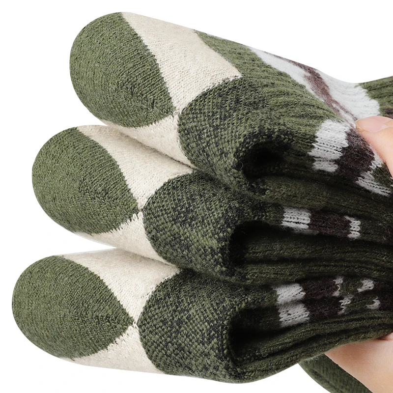 4-Pairs Men's Wool Outdoor Sports Thermal Socks Stretch Knit Camo Thick Plush Hike Crew Sock for Mountain Climbing & Daily Wear