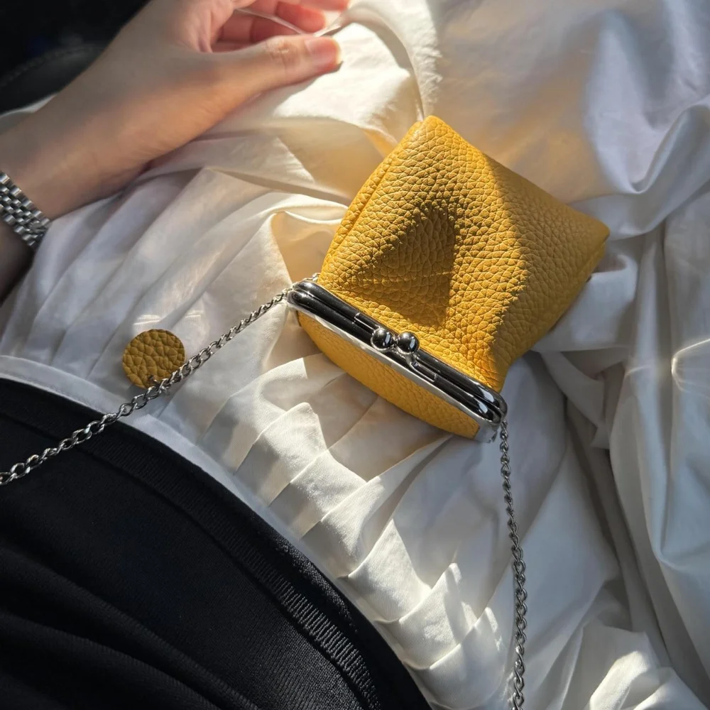 

Новинка 2025 года, маленькая сумка из кожи с верхним слоем Togo, маленькая сумка, мини-красный конверт, маленький и милый кошелек через плечо с цепочкой для монет