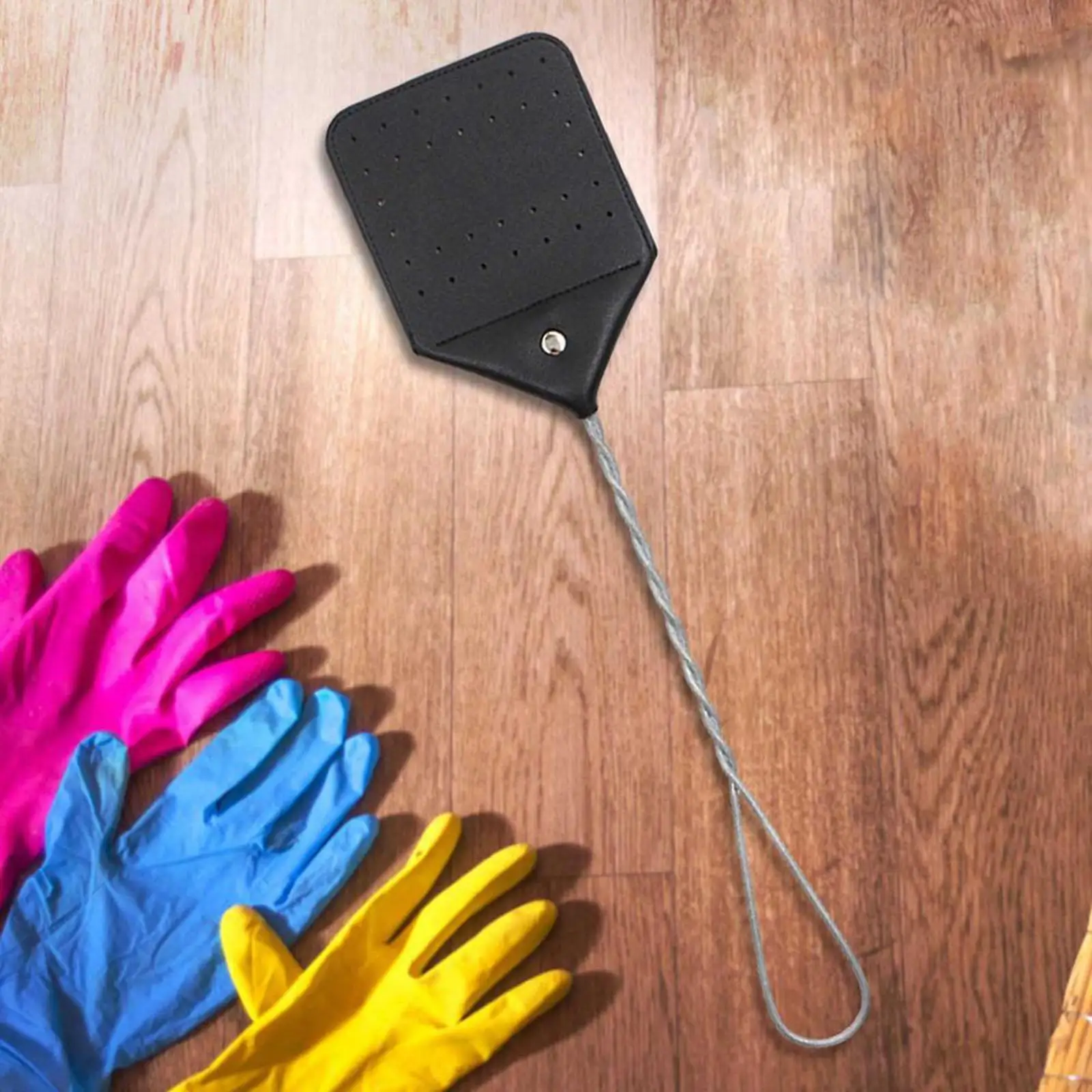 Couro do plutônio swatter ferro punho longo manual fly swatter para escritório cozinha doméstica interior ao ar livre