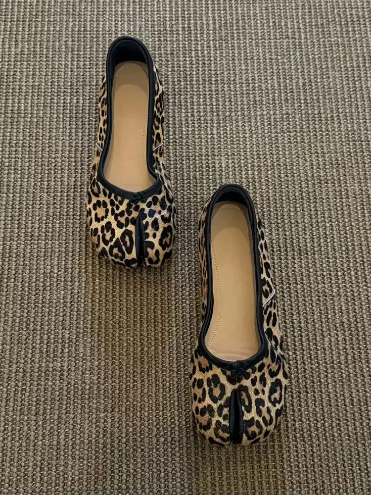 

Women's Leopard Print Split Toe Tabi Ballet Flats Square Toe Slip-On Shoes with Soft Sole Retro Style Footwear for Casual Daily
