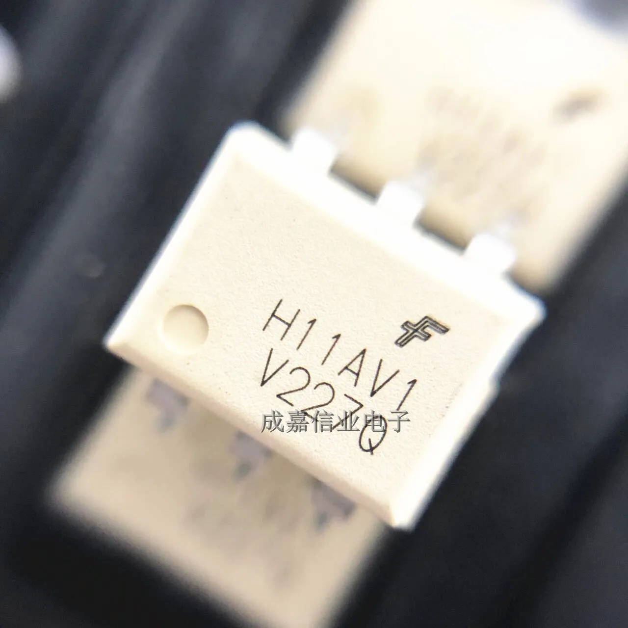 10pcs/Lot H11AV1SR2VM SOP-6 MARKING;H11AV1 Transistor Output Optocouplers 0.4" Optocoupler Phototransistor 60mA