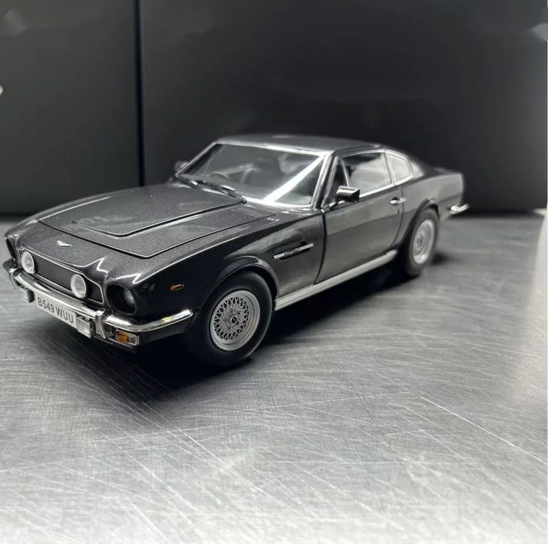 Exquisite 1/18 Scale New Arrival Special Price Die-cast Metal British Luxury V8 Car Model Furniture Display Collection Toys