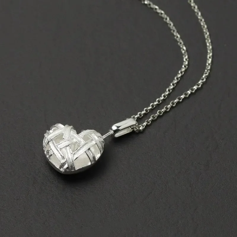 Fashionable and high-end hollow heart-shaped pendant  women's boutique jewelry gift