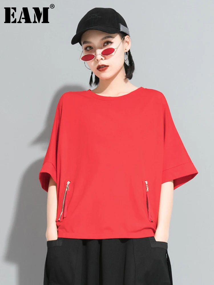 [Eam] feminino vermelho zíper tamanho grande casual camiseta novo em torno do pescoço meia manga solto ajuste moda maré primavera outono 2024 1df5292