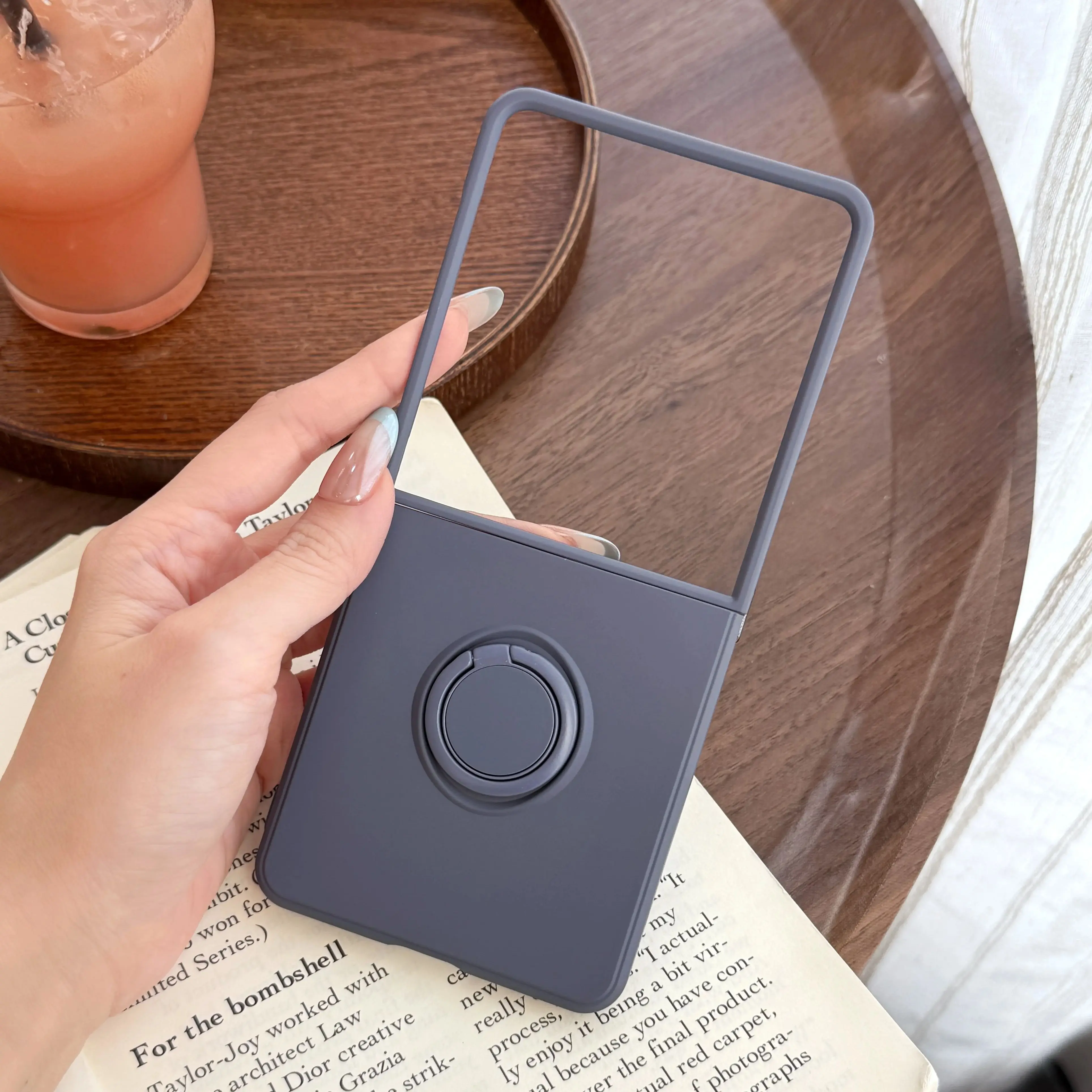 Flüssigsilikon-Ringhalter mit Griff und Ständer für Samsung Galaxy Z Flip7 Flip 7 6 5 4 3, matte, faltbare Stoßstange, kratzfeste Abdeckung