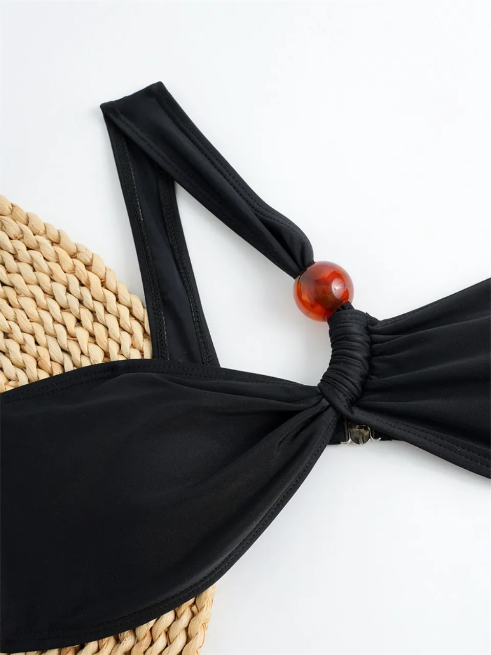 2026 Jednoczęściowe bikini z odkrytym ramieniem, seksowny czarny strój kąpielowy bandeau, damski strój kąpielowy z koralikami, strój plażowy dla kobiet, kostium kąpielowy do pływania