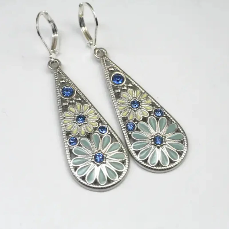 Vintage Creativity Elegant Style Daisy Earrings with Artificial Gemstones for Ladies. Suitable for Dates and Shopping.