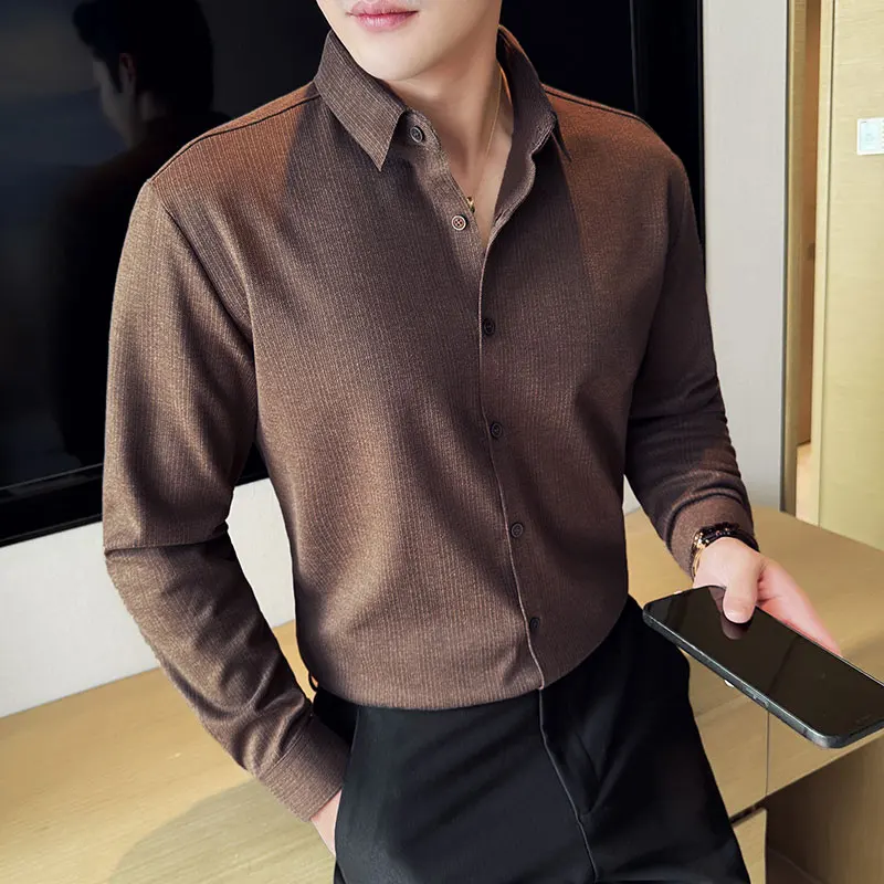 Thickened and warm men\'s solid color long-sleeved business casual shirt for Autumn/Winter 2024, high quality wool fabric shirt.