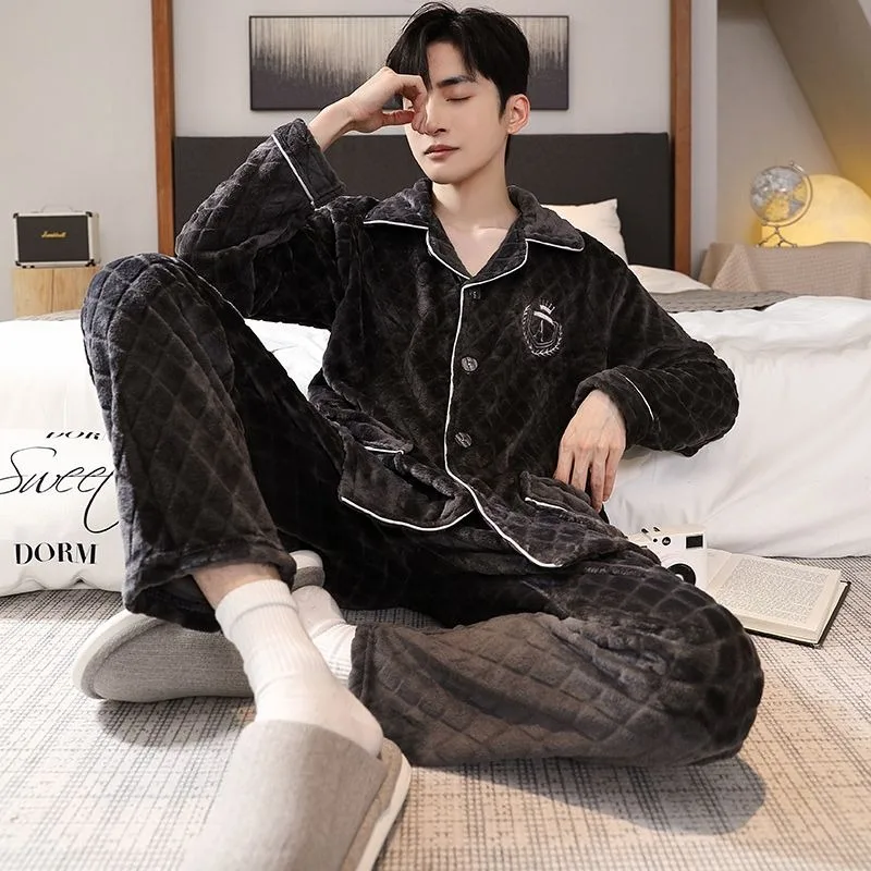 

Plus Coral Velvet Men's Pajamas Classic Reverse Collar Print Cardigan Home Wear Long Sleeve Set 200 Pounds Can Be Worn Outside