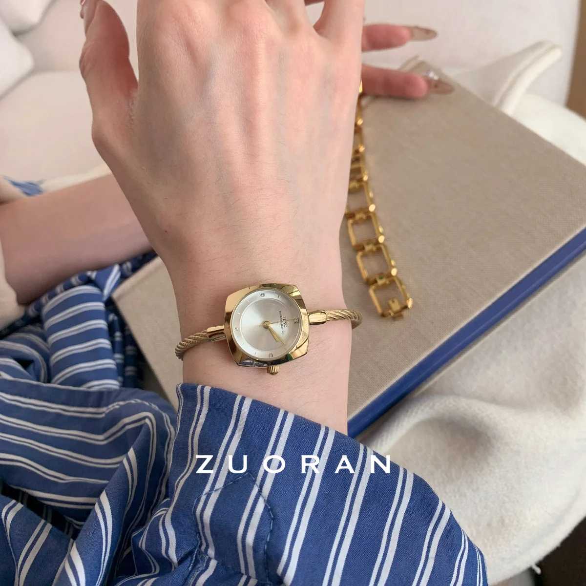 ساعة نسائية فاخرة راقية، سوار مربع ذهبي، ساعة نسائية أنيقة ومتعددة الاستخدامات، هدية عيد ميلاد للنساء. #3