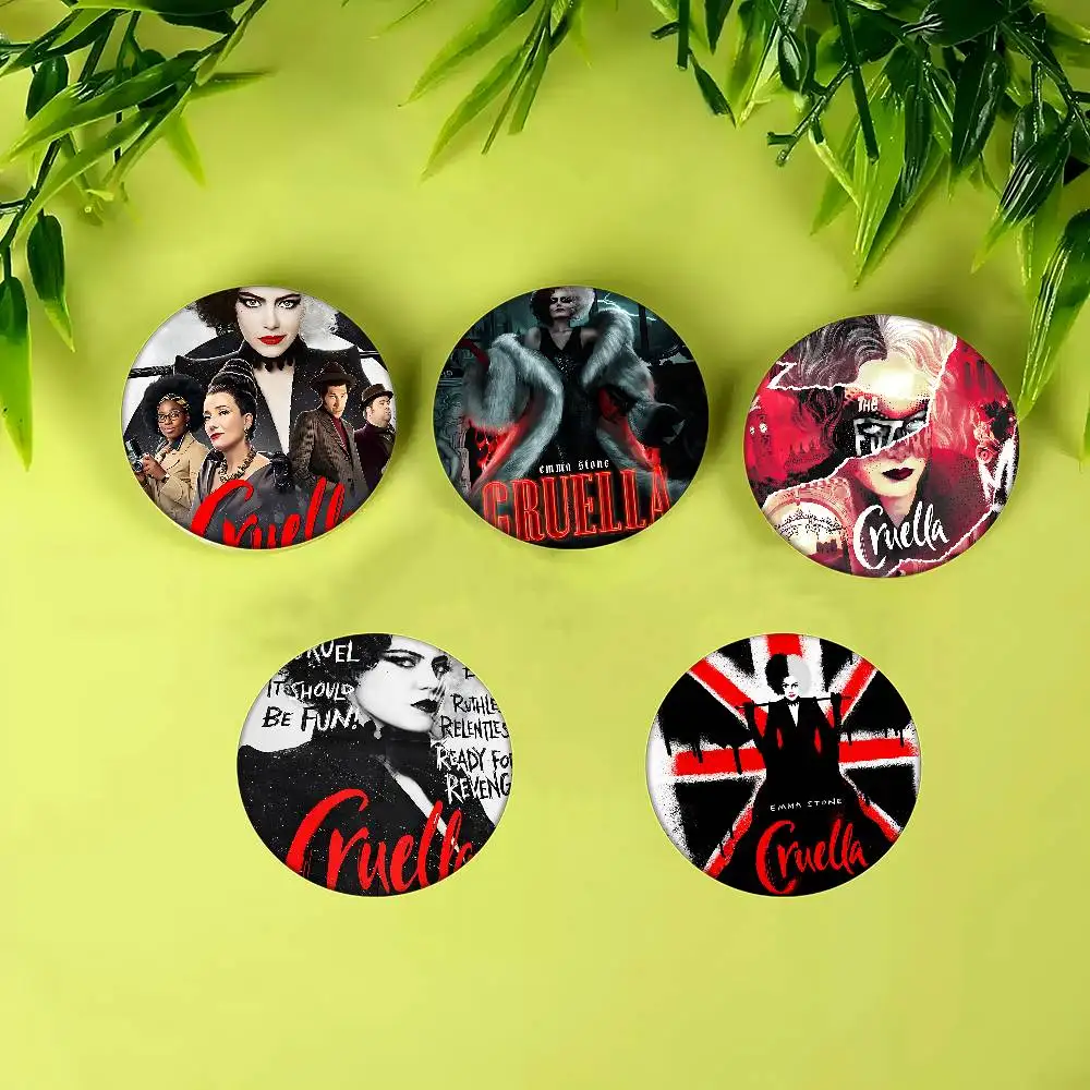 C-CRUELLA EMMA حجر الفيلم الكلاسيكي للتخصيص لينة زر دبوس للنساء مجوهرات إبداعية مضحك شارة الكرتون عاشق قبعة