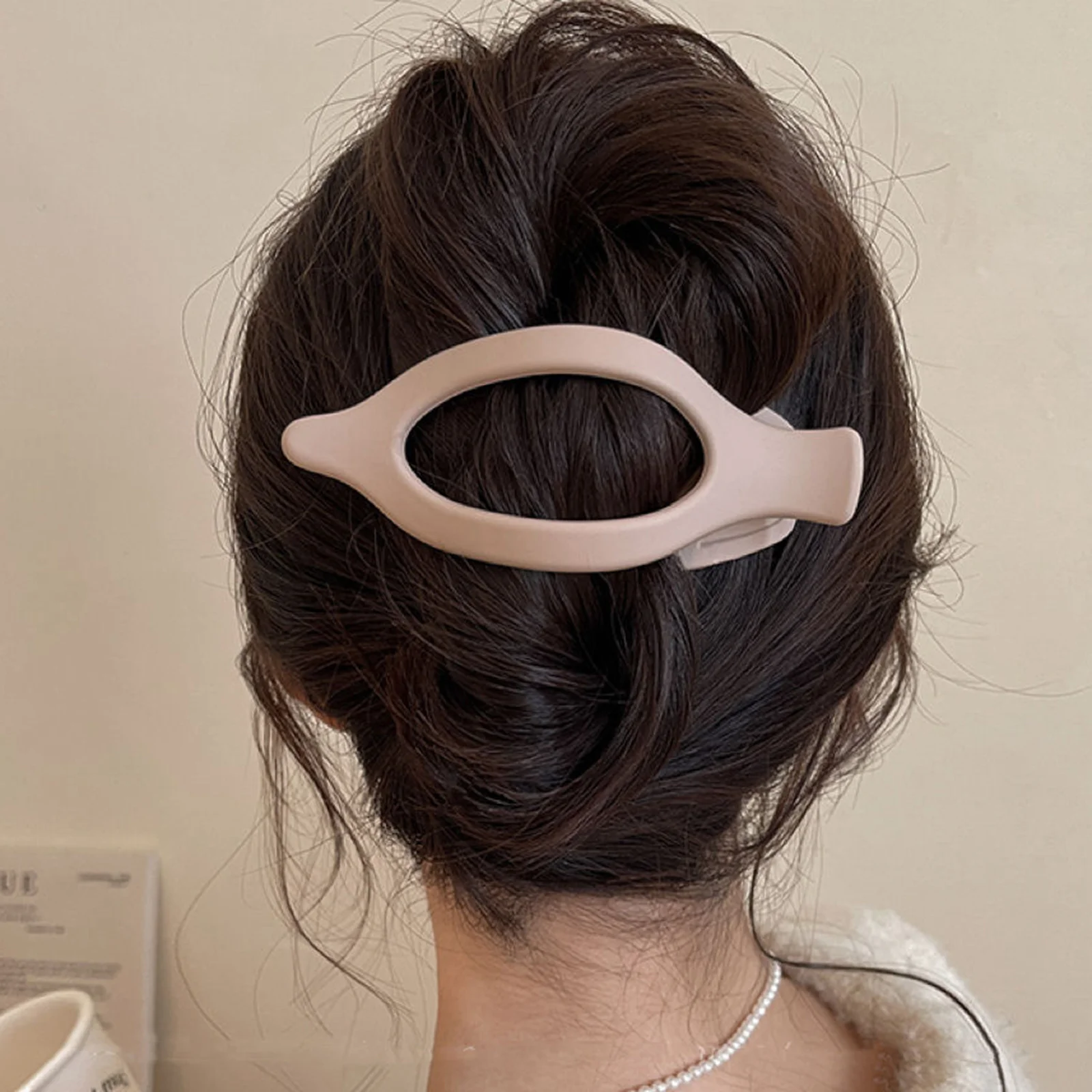 

8Pcs Large Plastic Hair Claw Clip Solid Color Hair Clamps Grab Hollowed Oval Geometric Barrettes Hairpin Women Hair Accessories