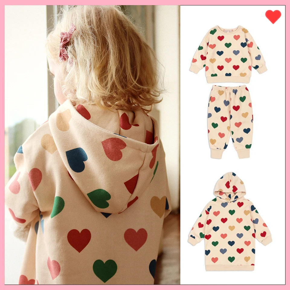 

KS 2025 весенняя новая одежда, комплект с капюшоном и штанами для маленьких девочек, весенний бежевый наряд с принтом «Любовь», От 18 месяцев до 9 лет