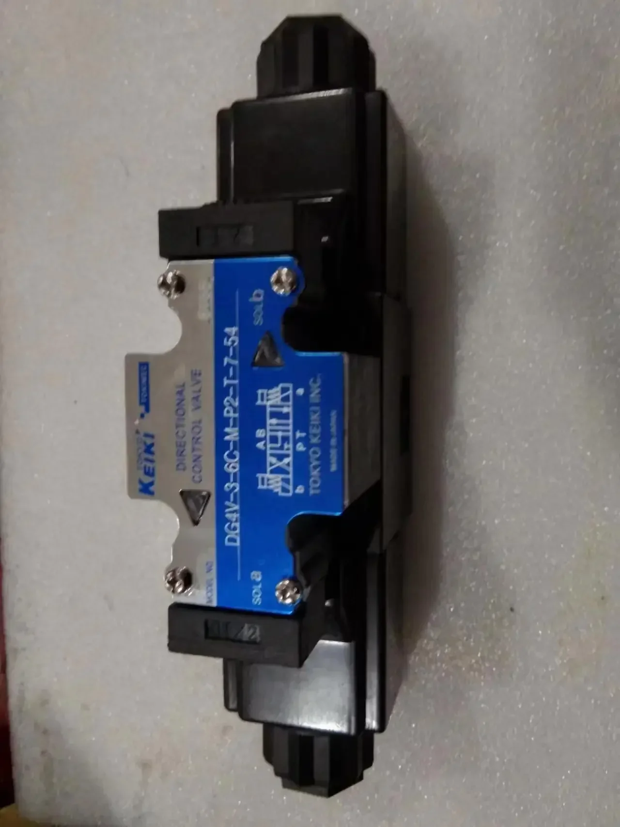 Genlu DG4V Solenoid Relief Valve DG4V-3-6C-M-P2-T-7-54 DG4V-3S-6C-M-D12-60 DG4V-3S-OA-M-U-H5-60 DG4V-3-2A-M-U-D6-60