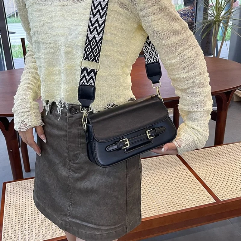 حقيبة كروس نسائية متفوقة مصنوعة من الجلد المصنوع من الألياف الدقيقة تتميز بمظهر يومي كاجوال خفيف الوزن من باريس ​