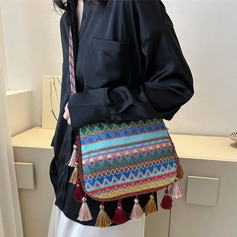 Women Ethnic Style Shoulder Bag with Adjustable Strap Variegated Color Fanny Pack with Fringe Decor Casual Crossbody Sling Bags