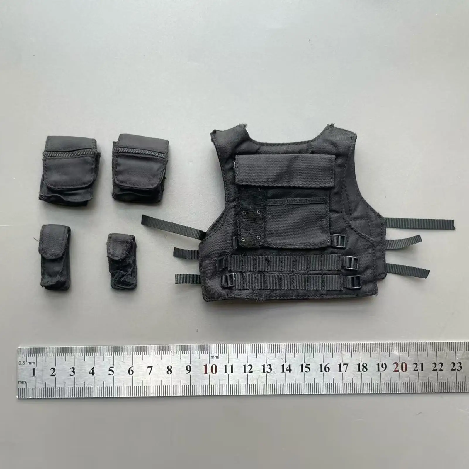 

1:6 Scale Miniature Vest, Casual Sleeveless Fashion Retro Mini Outdoor Work Top for 12'' Male Dolls Figure