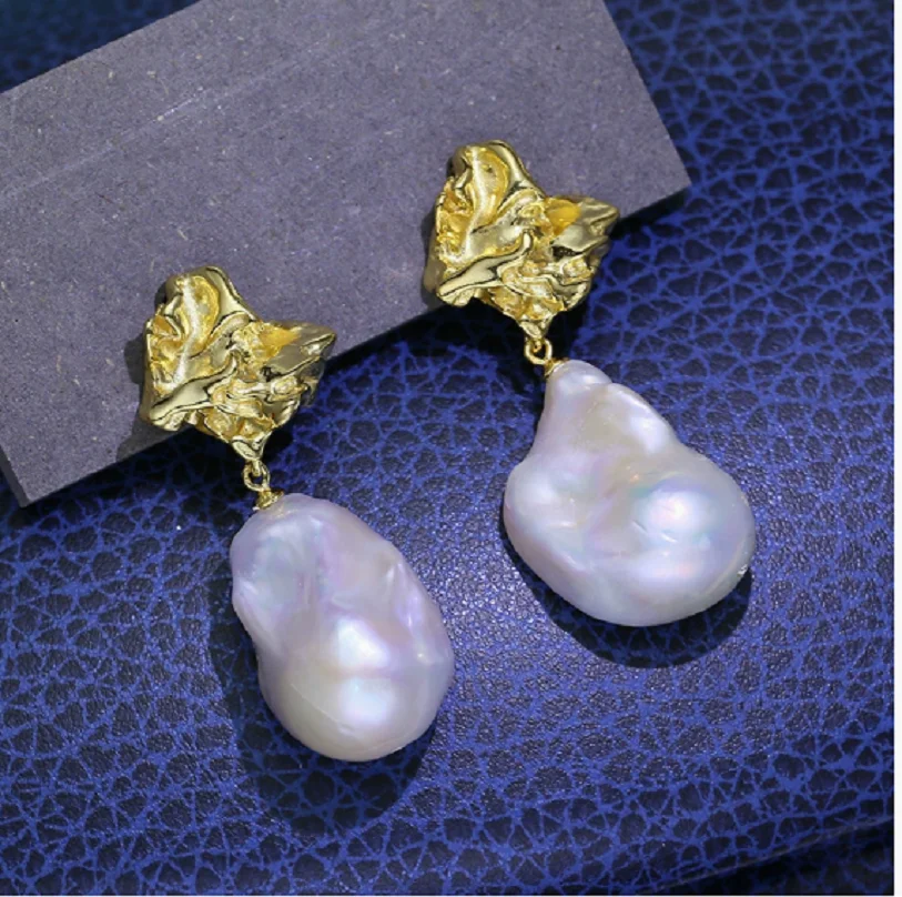 orecchini-atmosferici-con-orecchini-di-perle-barocche-in-argento-sterling-925