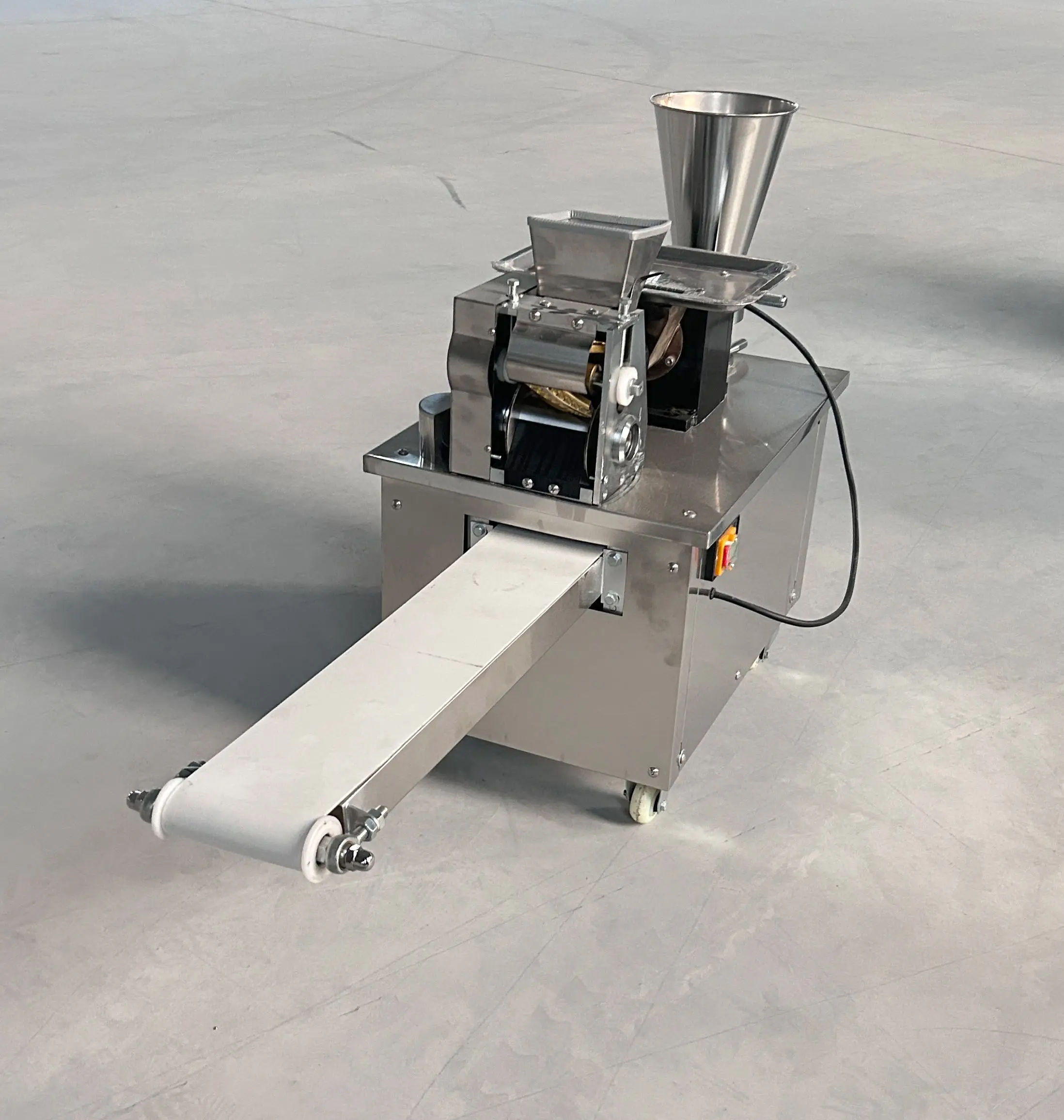 For Automatic Curry Puff Forming Dumpling Filling Machine Empanada Make Electric Motor Pierogi Maker Samosa Making Machine m