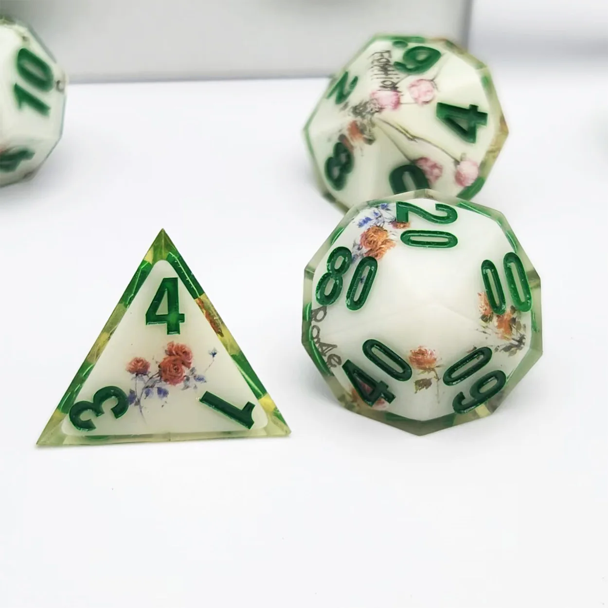 

Floral Sticker Resin Dice Set, Fresh Summer Special Edition, Handmade Resin Dice, Suitable for Dungeons & Dragons, Role-Playing Games, Festivals, Birthday Gifts