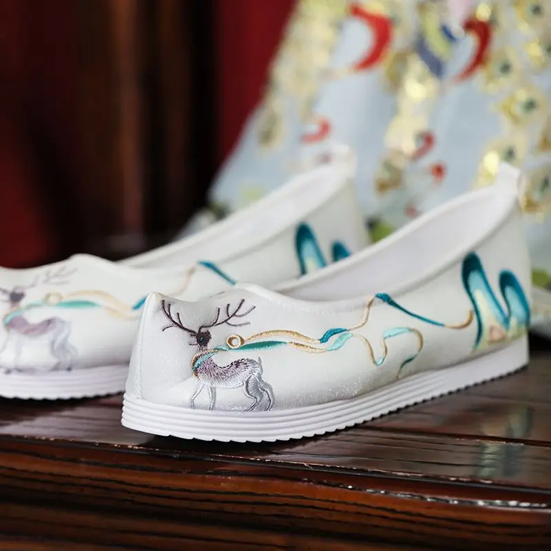 chinese ancient gold embroideried hanfu shoes summer unisex casual flat cloth shoes adult team performance match kungfu shoes
