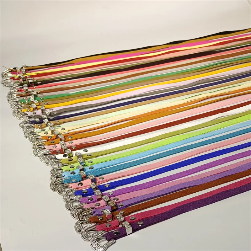 

Аксессуары для шляп: модные ремни конфетных цветов, металлические украшения для шляп, кожаные ремни и различные декорации для головных уборов.