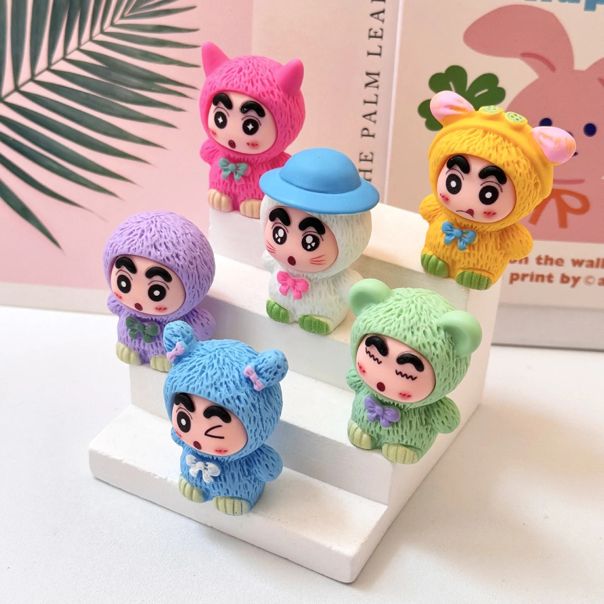 

6Pcs/Set Cartoon Animation Vacation Crayon Shin-chan DIY Resin Ornament Cute Doll Car Small Ornament Desktop Ornament Toy