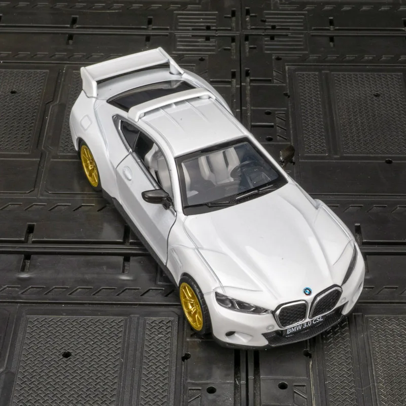 

1:35 BMW 3.0 CSL модель легкосплавного автомобиля Супер спортивный автомобиль металлическая акустооптическая игрушка с откатным механизмом 2 двери можно открыть.