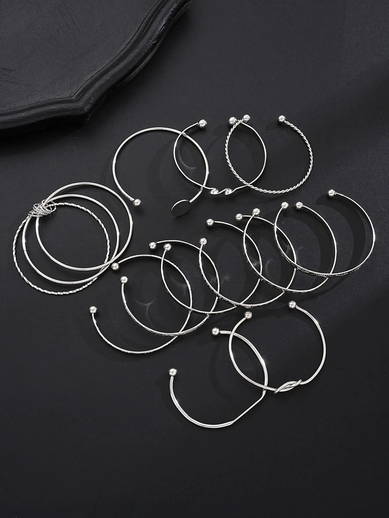 مجموعة أساور نسائية عصرية وبسيطة وأنيقة مكونة من 12 قطعة بأنماط على شكل ألماس، أساور مفتوحة هندسية مناسبة للارتداء اليومي والحفلات والعطلات وعيد الميلاد وعيد الحب والهالوين، أساور جديدة لخريف وشتاء 2025 #3