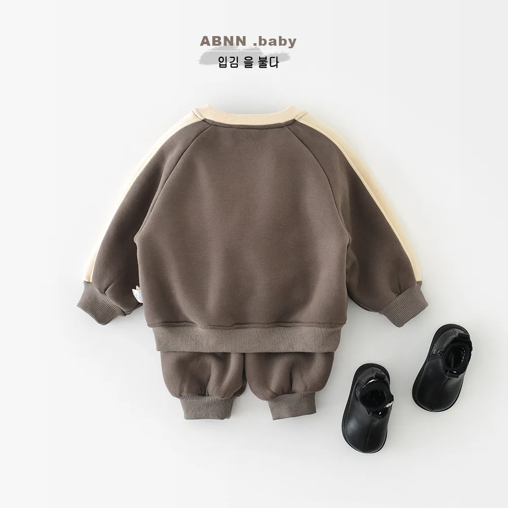 2025 شتاء جديد طفل ملابس طويلة الأكمام مجموعة الفتيان فتاة بلوزة من الصوف + السراويل 2 قطعة دعوى الرضع زائد المخملية سميكة الدافئة وتتسابق