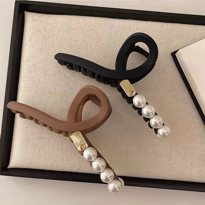 

Spring/Summer Retro Pearl Matte Women's Hair Clip Back Spoon Fashionable and Personalized Grab Clip New Girl Pan Hair Shark Clip