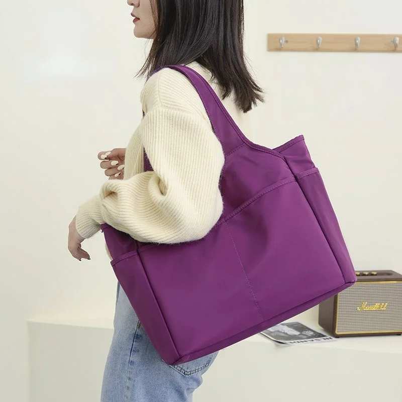 Versatile Shoulder Bag Made of Nylon for Travel and Everyday Use