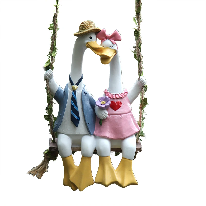 1pc Couple Duck Swing Garden Statues Outdoor Fence DecorCute Resin Ducks Figurine Funny Goose Lovers Sculpture ForHome Office Pa