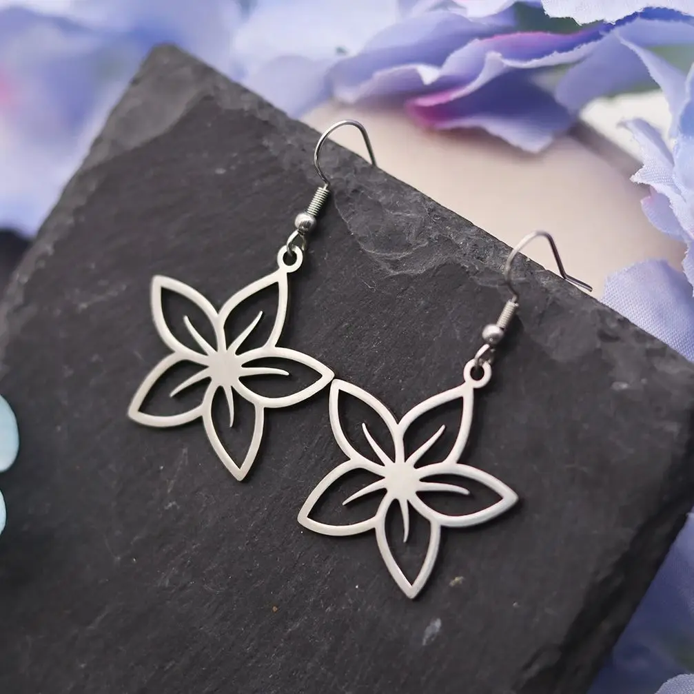 Pentagon sakura flor brincos para mulheres metal à prova dwaterproof água aço inoxidável senhora orelha gancho jóias orelha cartilagem punctura presentes