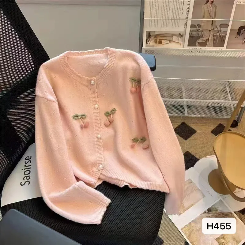 

2025 модный новый летний тонкий вязаный нежный кардиган с вышивкой вишни и длинными рукавами, ажурный свитер Wh3