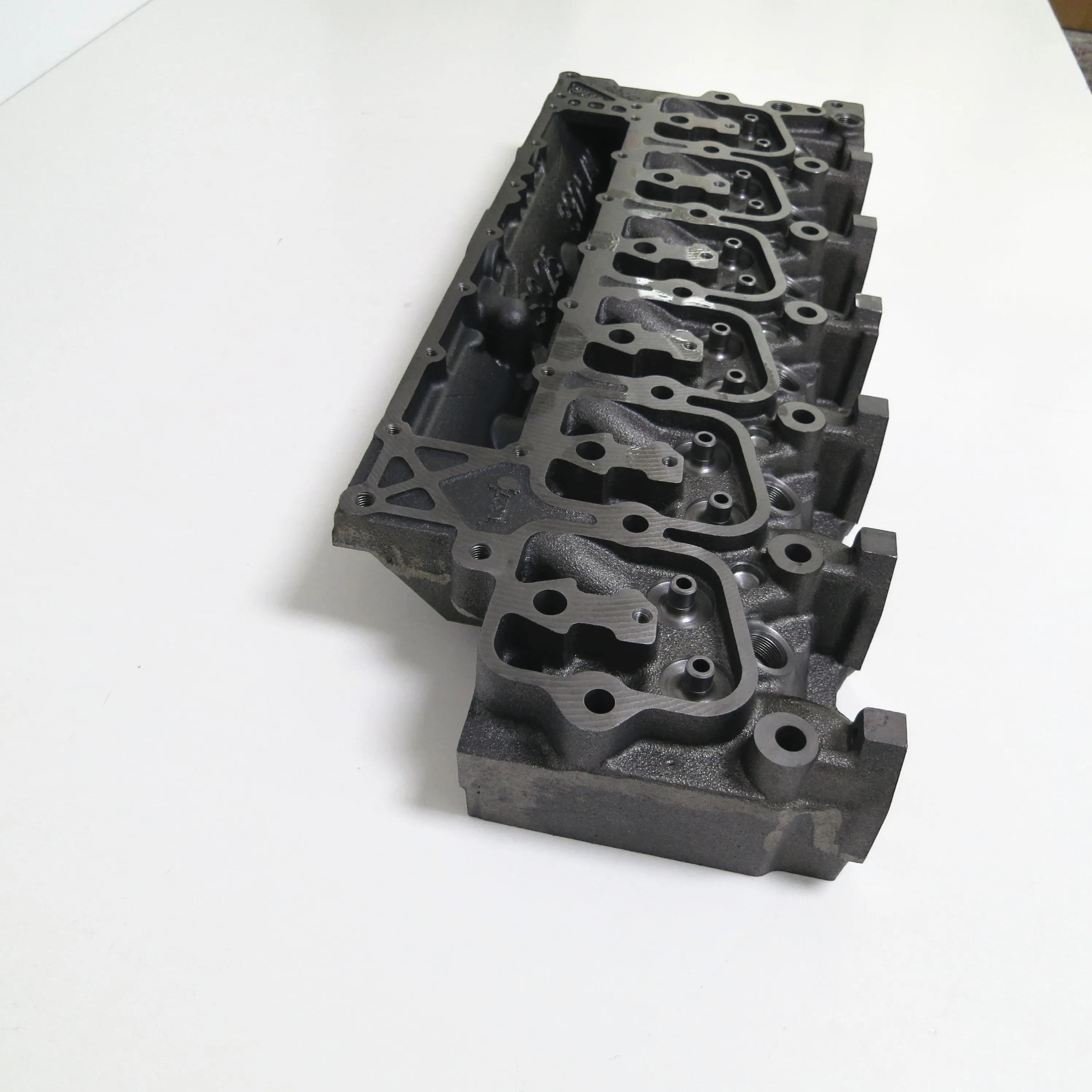 6BT5.9 head cylinder  Engine Parts 6bt Engine Truck Cylinder Head 3966454 complete cylinder head