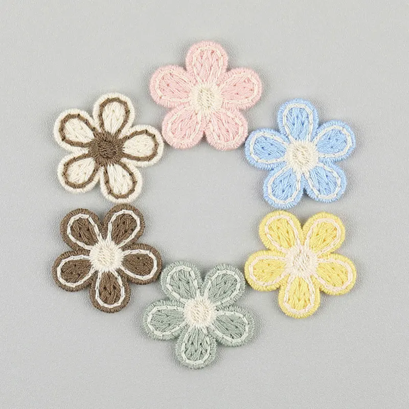 30 Stück bunte wasserlösliche Stickerei-Applikationen in Form von fünfblättrigen Blumen für DIY-Haarspangen-Zubehör. – Detail 3