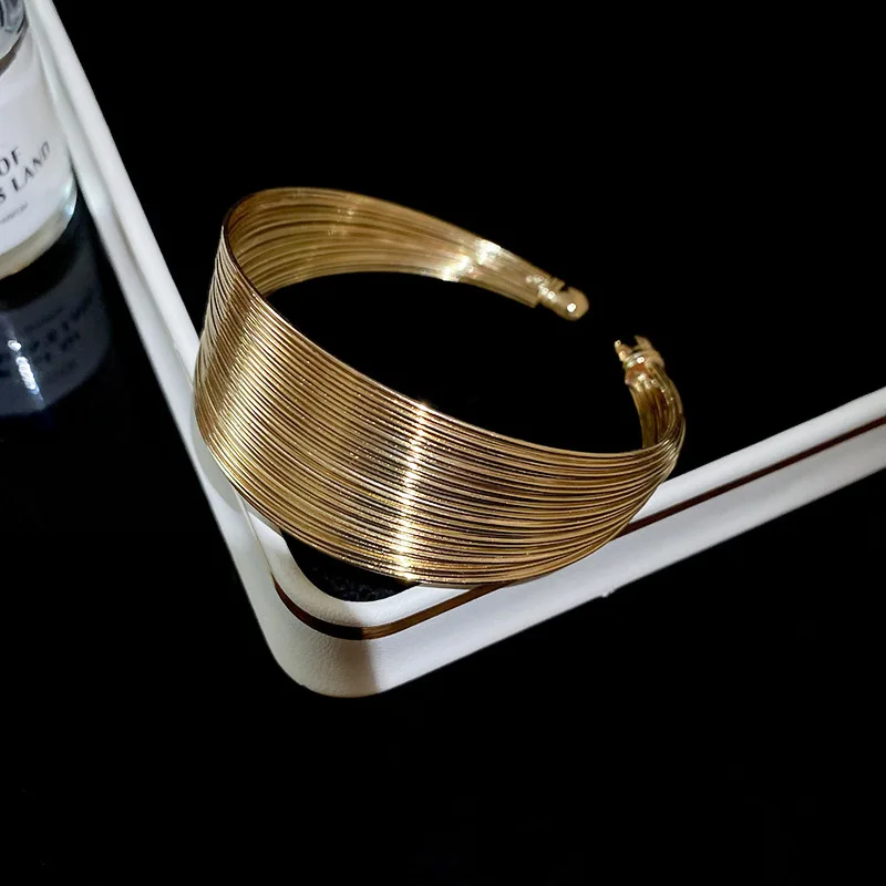 Mehrlagiges Halsketten-Set aus Metall mit geometrischen Formen, europäisch-amerikanischer Heavy-Industry-Stil, exquisites, übertriebenes Schlüsselbein-Design, kleines, cooles Geburtstagsgeschenk – Detail 18