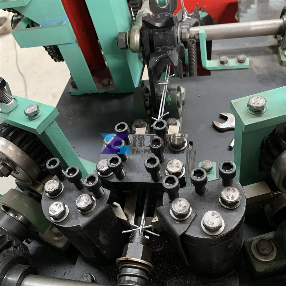 China Manufacturer High Capacity Kenya Cs-a Cs-b Cs-c Automatic Reverse Twisted Galvanized Barbed Wire Mesh Making Machine